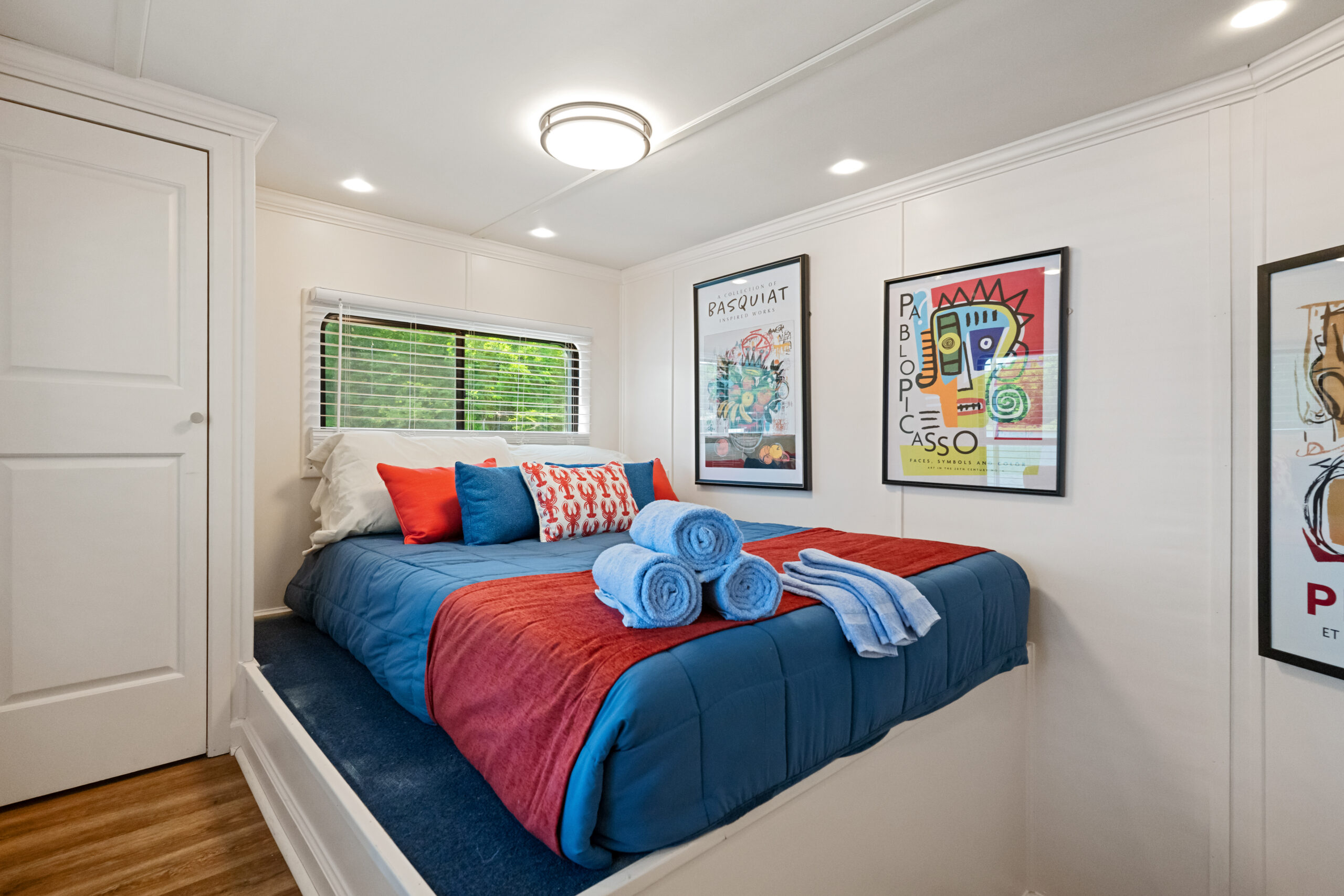 Liberty Houseboat Bedroom-1