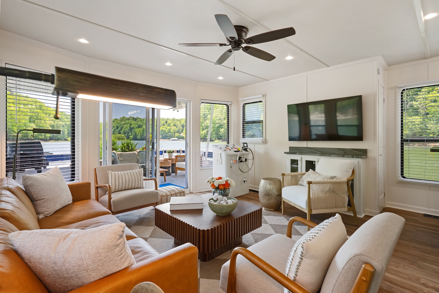 Liberty Houseboat Interior-4